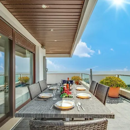 Camarate Golf Penthouse Estepona