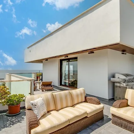 Camarate Golf Penthouse Apartment *